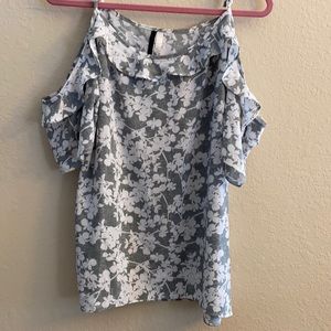 Kensie women’s cold shoulder top